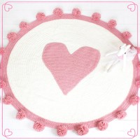 Wholesales 100% Handmade Newborn Baby Crochet Heart Design Rug On The FLoor Yarn Knitted Soft Game Blanket With Ball Tassels